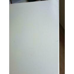 Grote zware witte tafel ophalen dit weekend 20,-