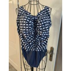 Heel mooi corrigerend badpak van Sunflair maat 42 F