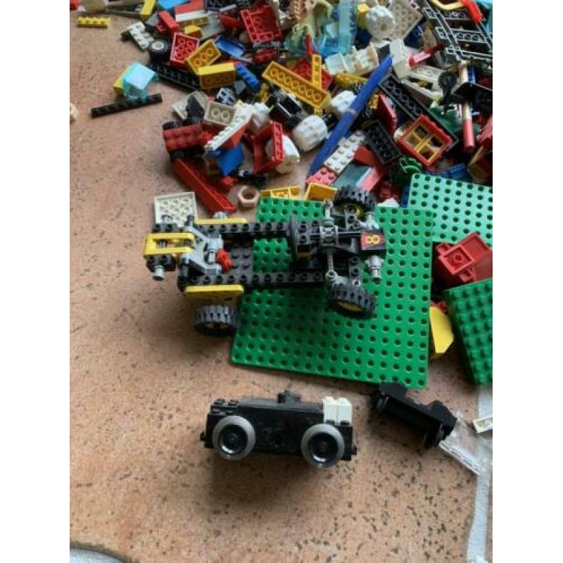 Veel Lego met rails en treintje