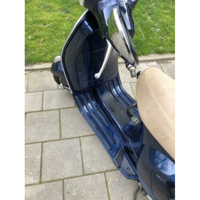 ZGAN: Vespa LX50 4t (snor)