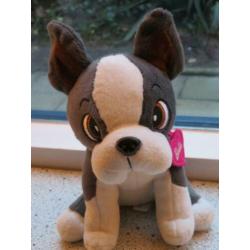Hond Buldog merk Windel met roze hartvormige penning Barbie