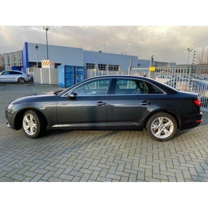 Audi A4 1.4 TFSI 150 PK Sport Lease Edition MMI Navigatie |