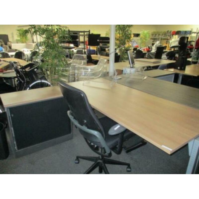 bureau buro kantoortafel werktafel