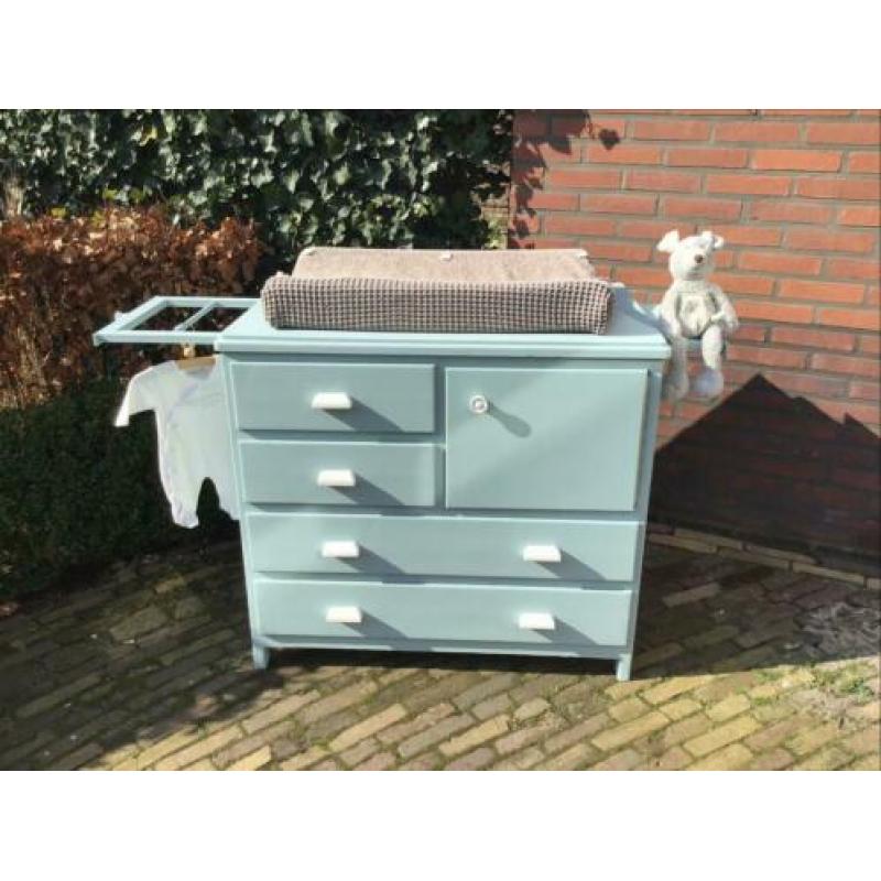 Leuke vintage commode
