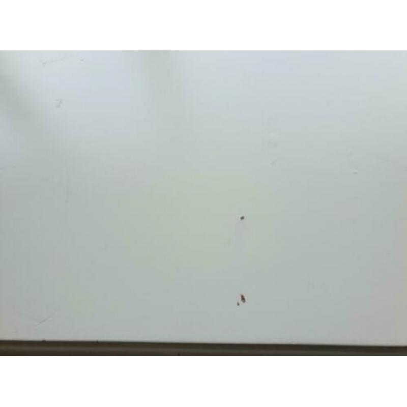 Grote zware witte tafel ophalen dit weekend 20,-