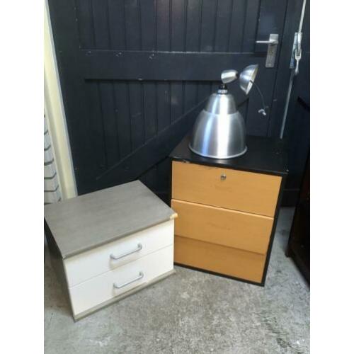 Gratis: 2 ladekastjes en hanglamp industrieel