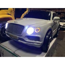 Bentley Bentayga Creme 12v Afstandsbed. / Leer / MP3/ bleuth