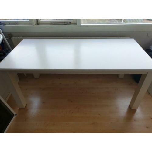 Grote zware witte tafel ophalen dit weekend 20,-