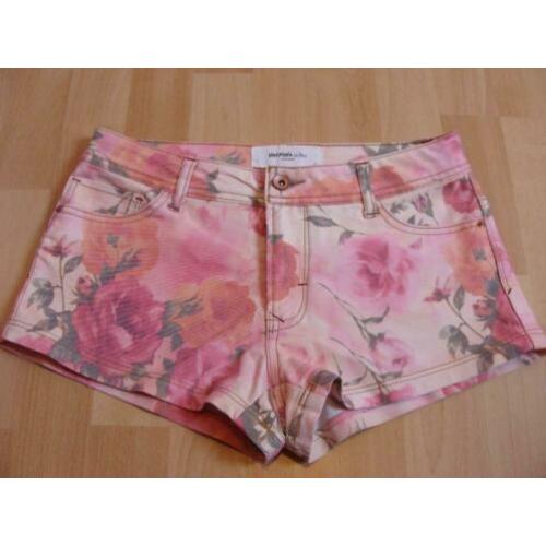 Gebloemd kort broekje *Vero Moda*