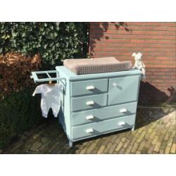 Leuke vintage commode