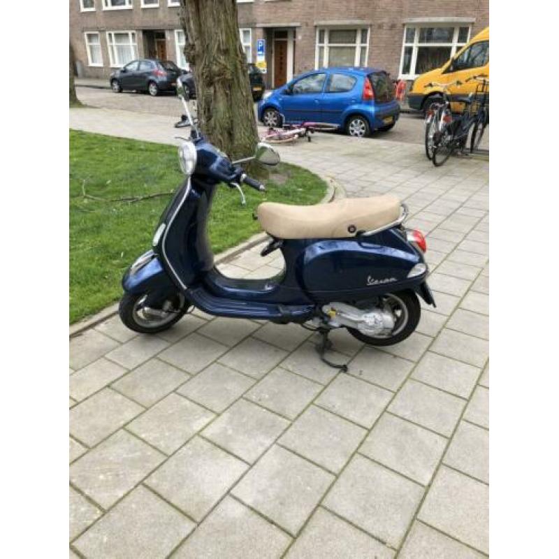 ZGAN: Vespa LX50 4t (snor)