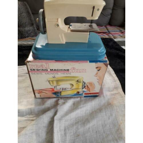 oud kinder naaimachine