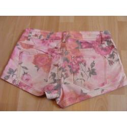 Gebloemd kort broekje *Vero Moda*