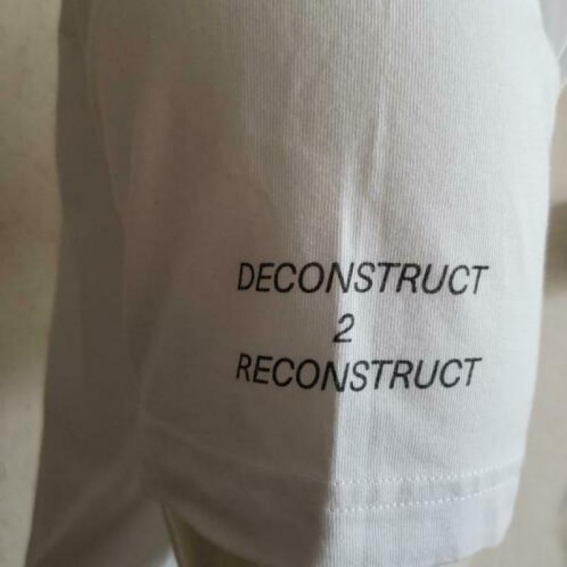 Vandalized witte shirt met afbeelding erop maat M