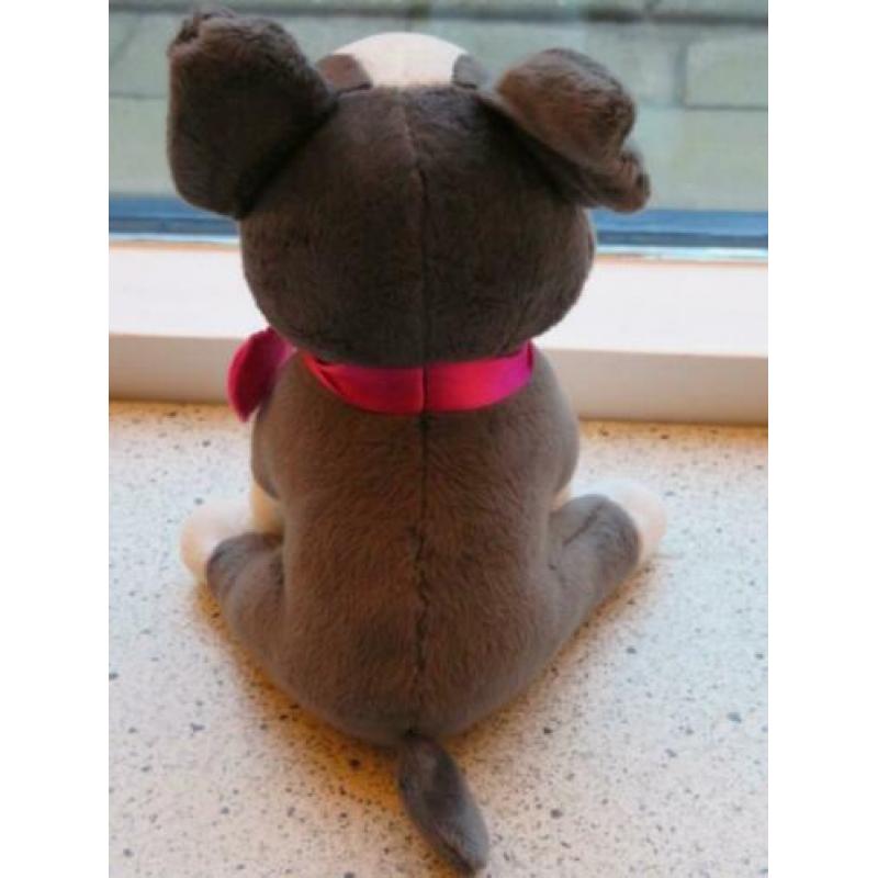 Hond Buldog merk Windel met roze hartvormige penning Barbie