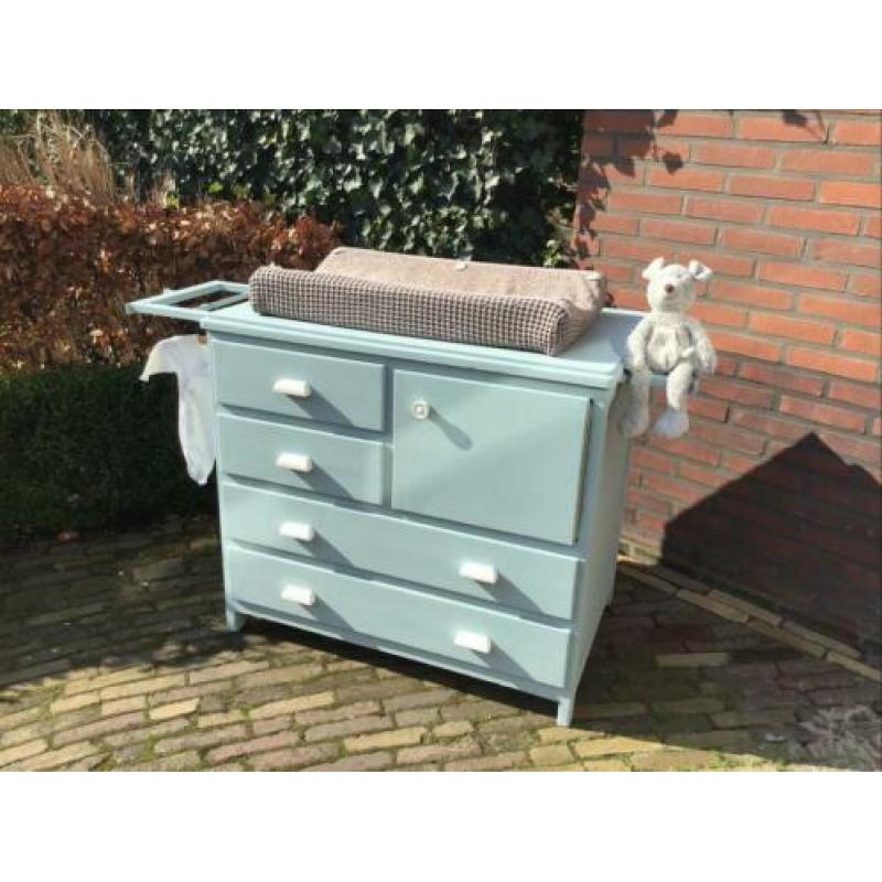 Leuke vintage commode