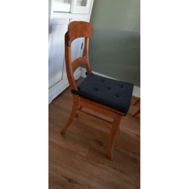 Hardhouten eettafel met 6 stoelen incl kussens