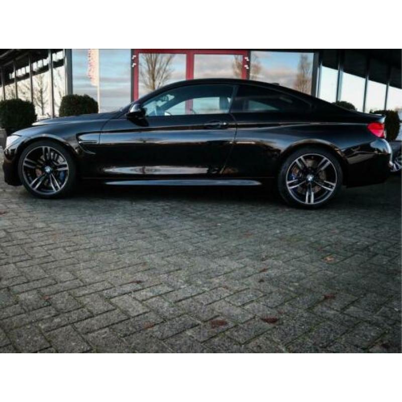 BMW 4 Serie Coupé M4 432PK 19.000KM! HUD/Carbon/DKG/Memory-S