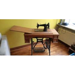 Lewenstein naaimachine met Gritzner trapmechanisme
