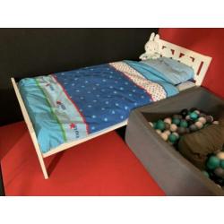 Kinderbed met lattenbodem en matras 160x70