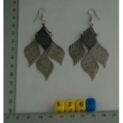 526.3 Oorbellen zilverkleurige hangers zie foto's