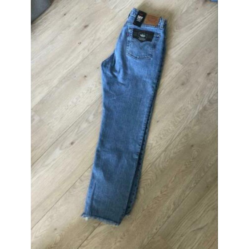NIEUW levi’s 501 cropped jeans