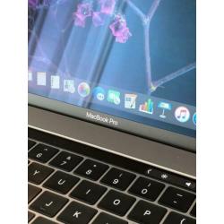 Macbook pro 2018 256SSD 16Gb 2,2Ghz i7 nieuwstaat