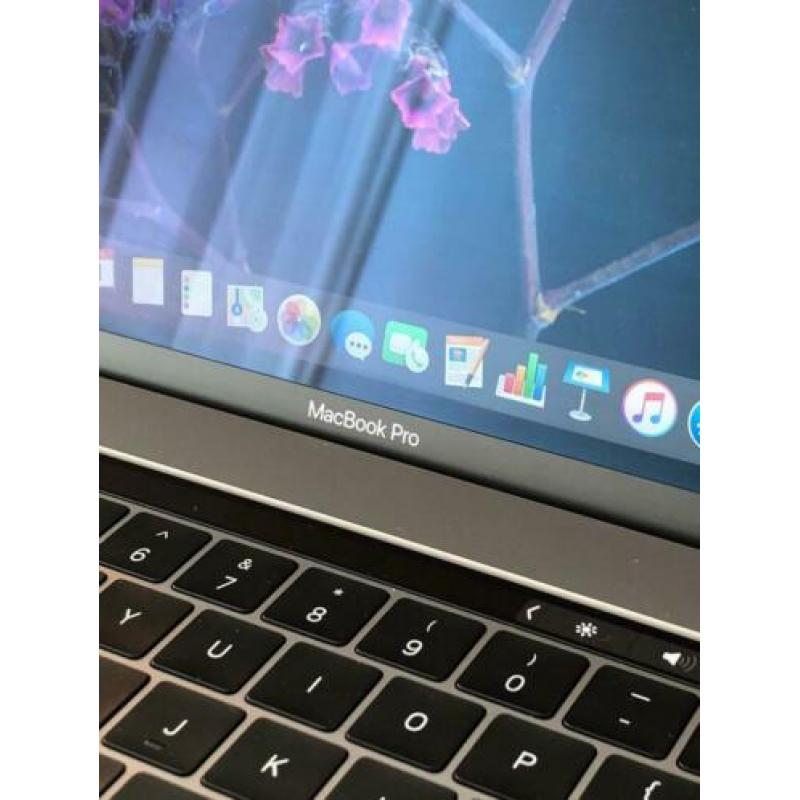 Macbook pro 2018 256SSD 16Gb 2,2Ghz i7 nieuwstaat