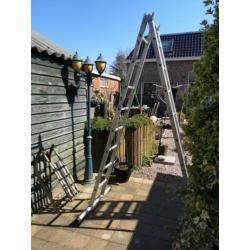 Aluminum schuifladder 2 x 8 sporten met een stabilisatiebalk