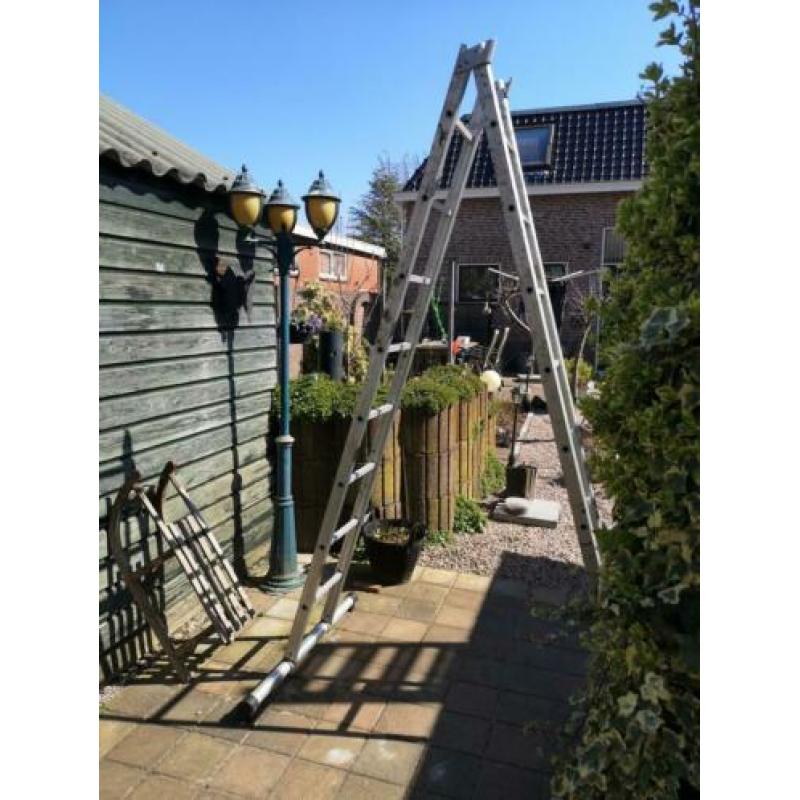 Aluminum schuifladder 2 x 8 sporten met een stabilisatiebalk