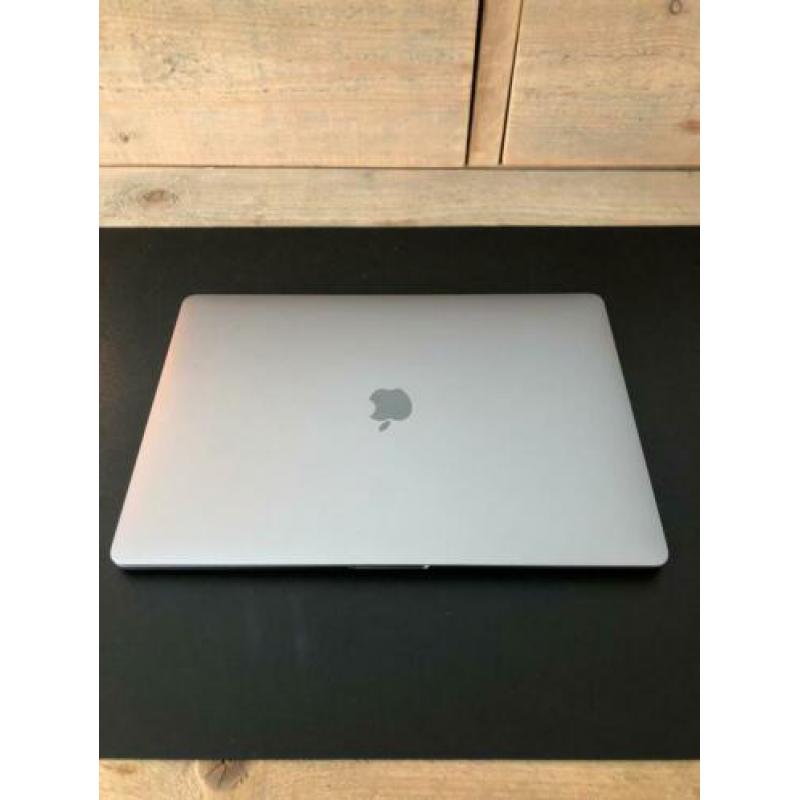 Macbook pro 2018 256SSD 16Gb 2,2Ghz i7 nieuwstaat