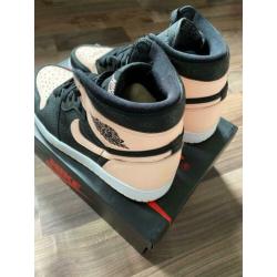 Nike Air Jordan 1 Retro High “Crimson Tint” Maat 41