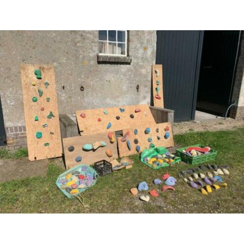 Klimwand,boulder en klimgrepen plus bevestigingsmateriaal