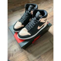 Nike Air Jordan 1 Retro High “Crimson Tint” Maat 41