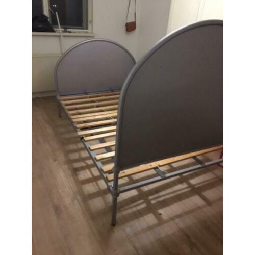 Metalen bed met lattenbodem, 185 x 120 cm