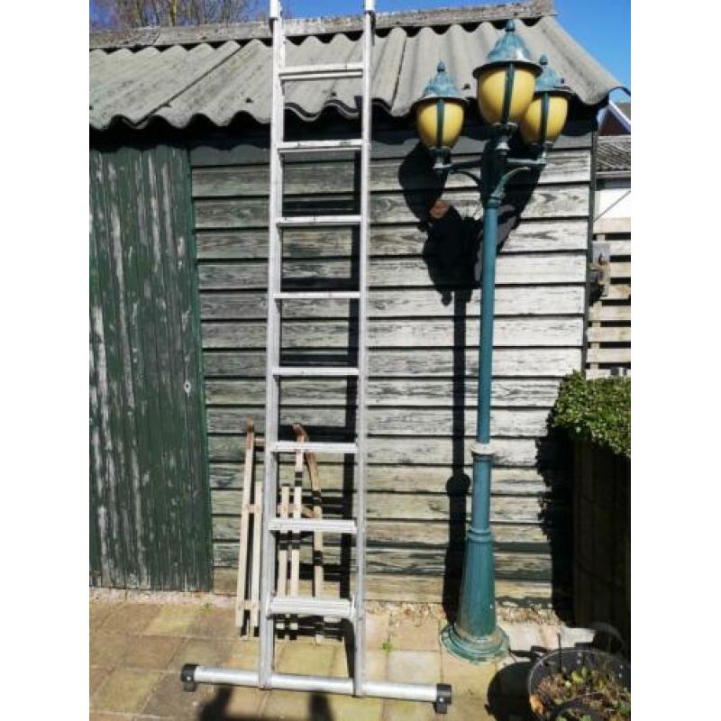 Aluminum schuifladder 2 x 8 sporten met een stabilisatiebalk