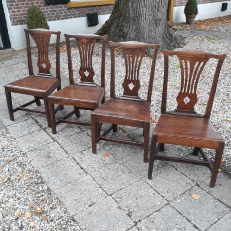 Van Dortmont Van Huizen Antiek 17e 18e 19e eeuwse meubelen.