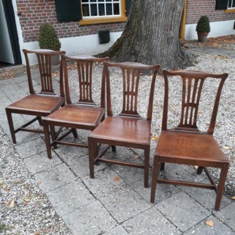 Van Dortmont Van Huizen Antiek 17e 18e 19e eeuwse meubelen.