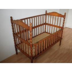 Antiek Baby- of Kinderbedje