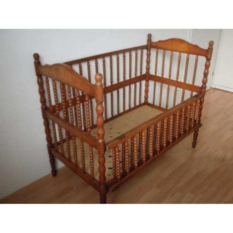 Antiek Baby- of Kinderbedje