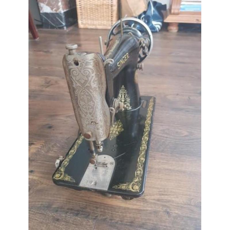 Singer naaimachine met dressoir