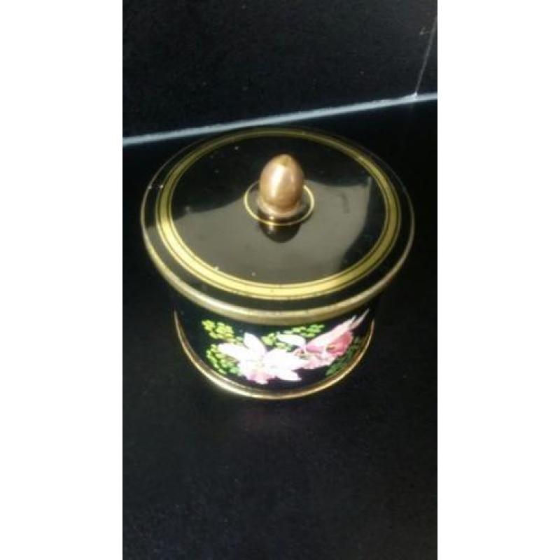 Cote d or chocolade blikje zwart met een lelie