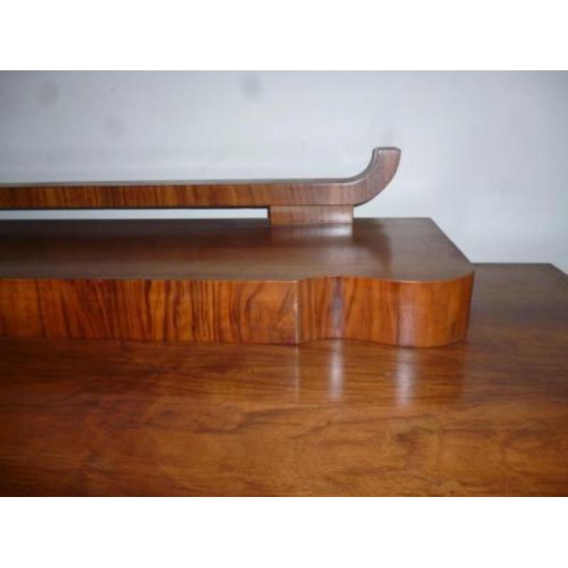 Art Deco /Art Nouveau dressoir in noten- en wortelhout