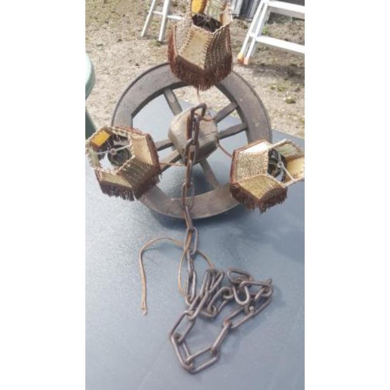 Antieke lamp wagenwiel