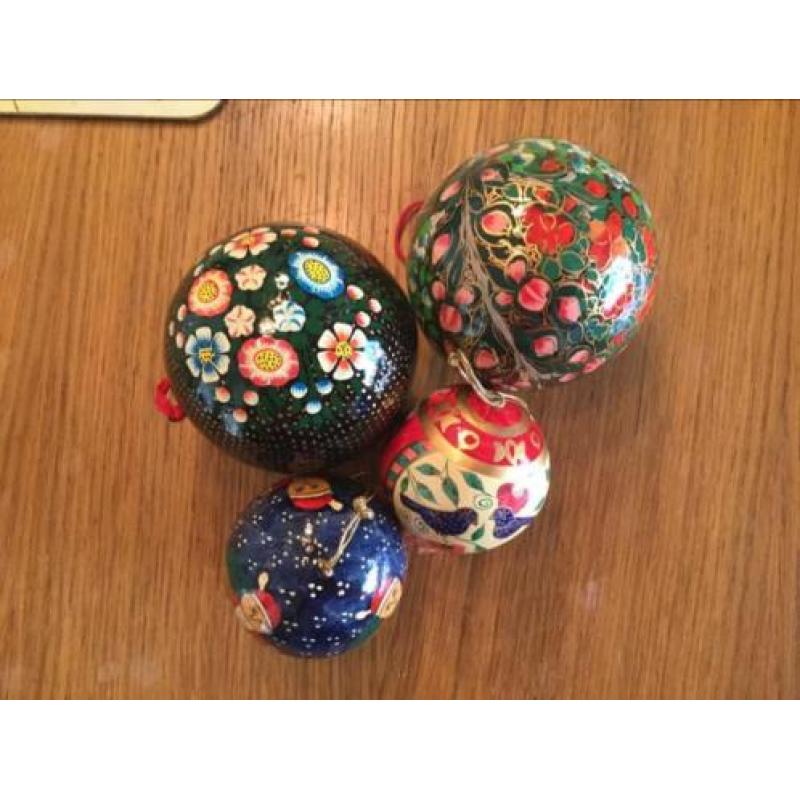 43 exclusieve handgeschilderde kerstballen rond 10 en 6 cm
