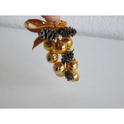 Trosjes met gouden besjes en mini dennenappeltjes, strikje