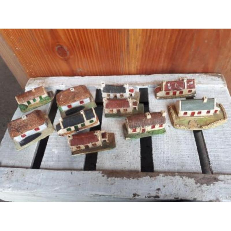 10 handpainted huisjes. Mac ri miniatures.