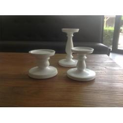 Drie mooie kandelaars in 3 maten wit- 21cm-13cm en 12 cm