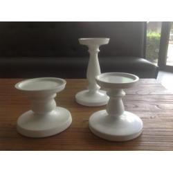 Drie mooie kandelaars in 3 maten wit- 21cm-13cm en 12 cm