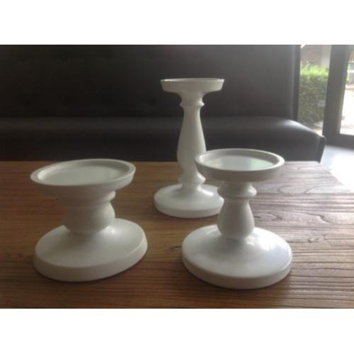 Drie mooie kandelaars in 3 maten wit- 21cm-13cm en 12 cm